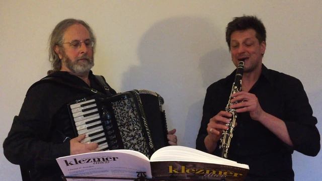 Klezmer Duets Clarinet & Accordion – Yidelekh, briderlekh смотреть онлайн