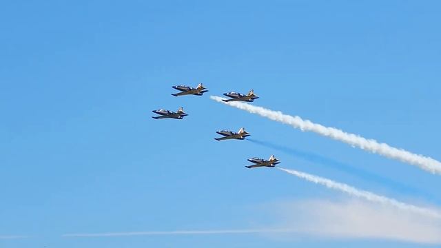 Выступлене команды пилотов Русь.Авиа шоу Таганрог смотреть онлайн