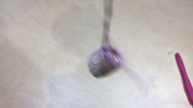 Незаметный переход между контрастными нитями крючком