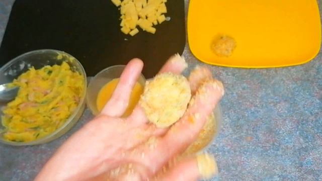 Как сделать хрустящие сырные шарики из картофельного пюре ? Рецепт бомба! Готовится за 10 минут. смотреть онлайн