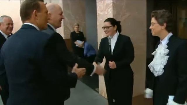 Governor General Handshake Leaves Tony Abbott Hanging смотреть онлайн