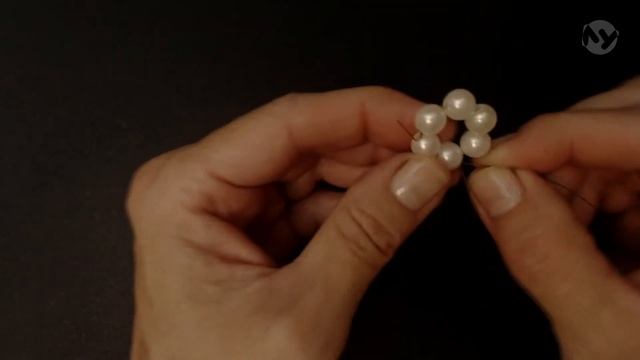 Цветок из бусин. 1 способ. смотреть онлайн