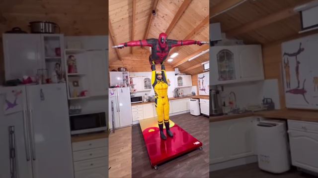 Кондитер приготовила огромный торт из полноразмерных фигур Дэдпула и Росомахи смотреть онлайн