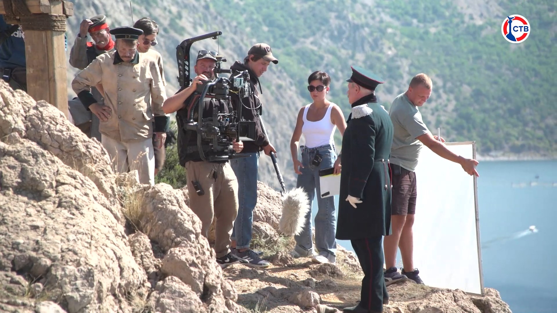 В Севастополе продолжают снимать сериал «Три друга, клад и Матрос Кошка» смотреть онлайн