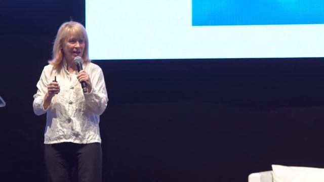 PRIS'19 - Prof Geraldine Richmond: "Surf, Sink or Swim: Environmental Processes at Water Surfaces." смотреть онлайн