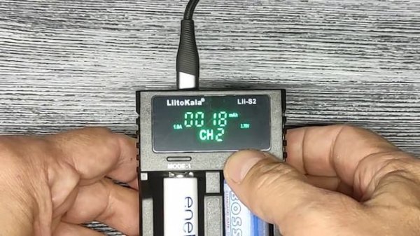 Liitokala Lii-S2. Интеллектуальное зарядное устройство