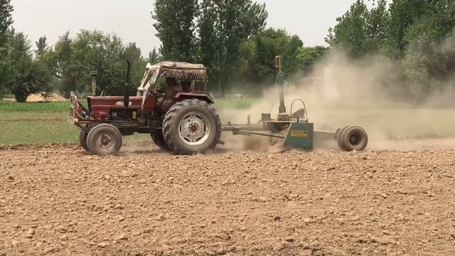 Laser guided land level with Fiat tractor 640 Model 1996, 75HP смотреть онлайн