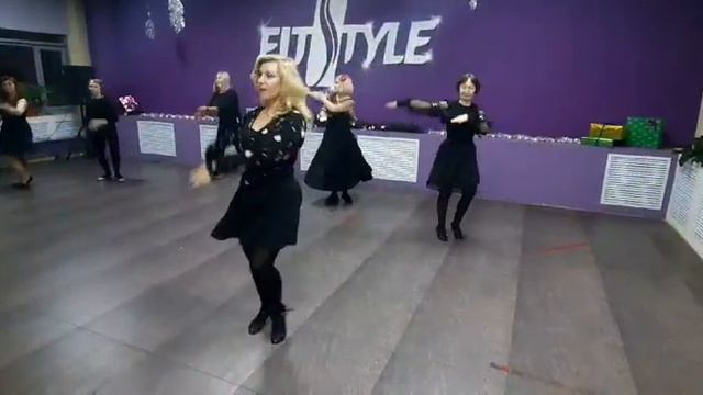 Танец "Фаворито" (бачата) FitStyle-Dance. Выступление на новогоднем корпоративе. смотреть онлайн