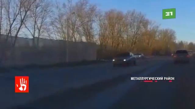 Фура опрокинулась на дороге и перегородила проезжую часть смотреть онлайн