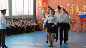 «Смотр песни и строя» Исполнение песни и прохождение торжественного марша (8 класс)