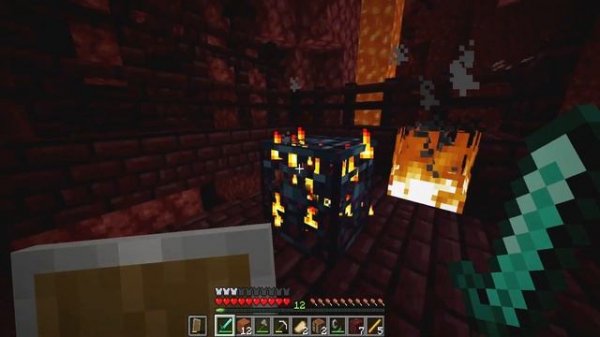 Minecraft Speedrunner VS 2 Hunters