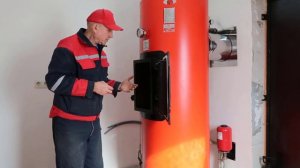 Вот какие бревна лезут в котел длительного горения Медведь