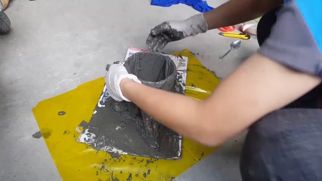How to make a flower pot with bottle | False stone flowerpot with bottle смотреть онлайн