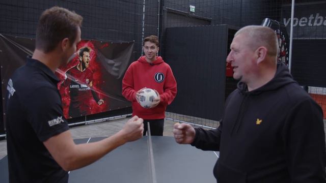 ‘Ik werd gewisseld omdat ik achter op de brommer bij Walcott had gezeten’ смотреть онлайн