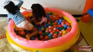 Desafio na piscina de bolinhas 😂