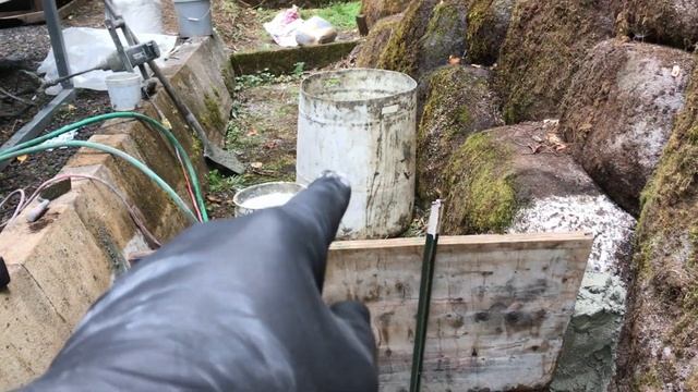 Adding to my 2005 rock wall with Styrofoam cement смотреть онлайн