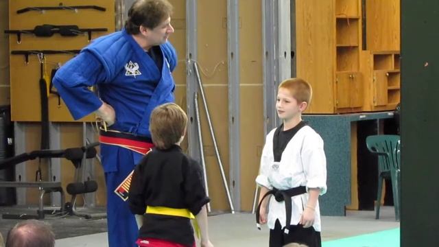 Frank Dux ~ Dragons Martial Arts ~ salem,In. смотреть онлайн