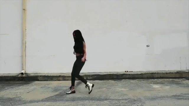 Танцевальная музыка клубняк танцуют девчонки смотреть онлайн