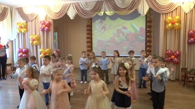 Все любят маму  /авт С.Насауленко, аранж С.Каптюхов / исполняют дети средней группы