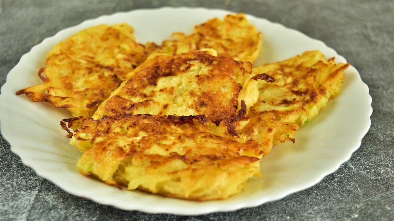 Вкусные драники из кабачков и картофеля