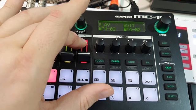 Чем так хорош Roland MC-101? Как писать музыку на грувбоксе Roland MC-101? смотреть онлайн