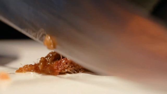 Обугленный лосось с соусом Вителло Тоннато смотреть онлайн