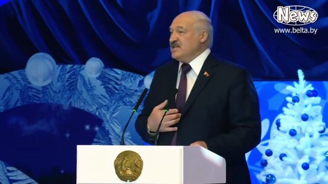 Лукашенко: Тогда я сказал: "Почему Венский бал? Мы сами проведём белорусский новогодний бал!" смотреть онлайн