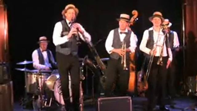 Dixieland Crackerjacks - Canal Street Blues смотреть онлайн