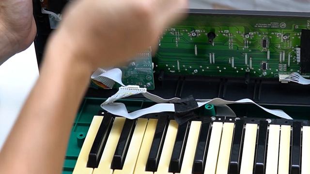 How to Clean Yellowed Plastic Keys on a MIDI Controller Keyboard смотреть онлайн
