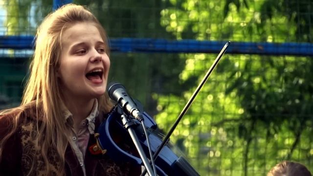 Рядом – Коробова Мария – с.Толмачи