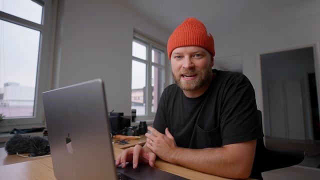 How to Stick TEXT to Moving Objects | FINAL CUT PRO TUTORIAL - Motion Tracking смотреть онлайн