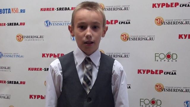 Данил Кожевников читает стих Есенина смотреть онлайн