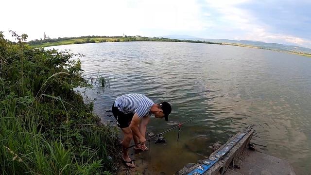Рыбалка с Детьми на Толстолобика. Толстолобы ночью не давали спать. смотреть онлайн