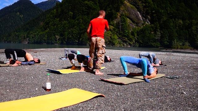 Коктейль - йога в Абхазии  Озеро Рица