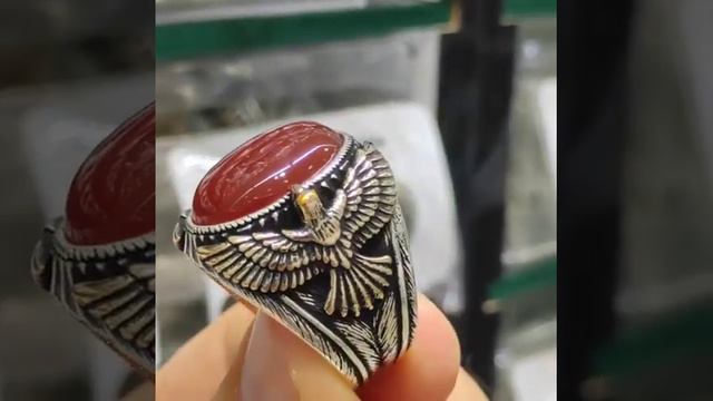 Перстень из серебра с камнем Сердолик для мужчины с орлами по бокам ручной работы смотреть онлайн