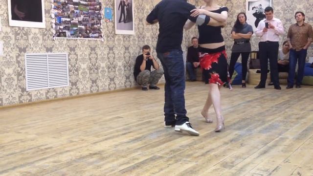 Танго: очо вперед и очо назад.MOV смотреть онлайн