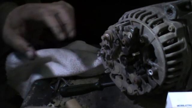 Пропала зарядка снимаем генератор Мерседес W220 смотреть онлайн