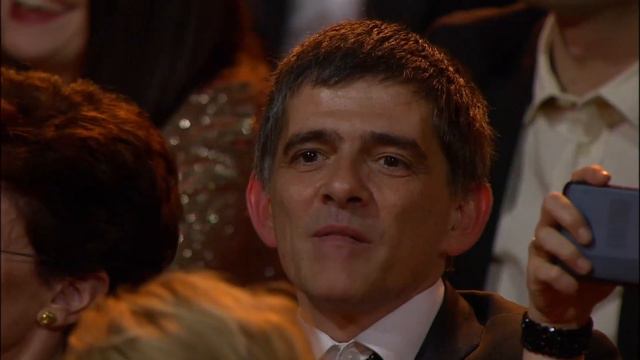 Rossy de Palma and Carlos Areces sing for Carmen Maura - 31st European Film Awards смотреть онлайн