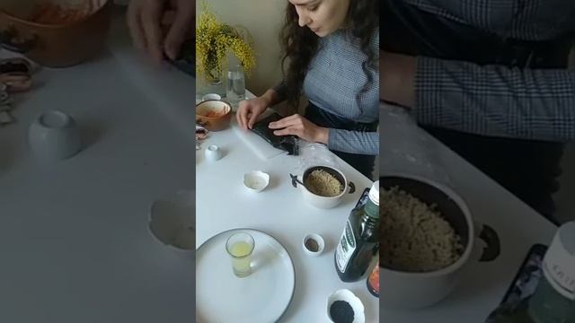 Как готовить вкусно, полезно и успевать при этом медитировать? Мастер-класс по Онигиразу