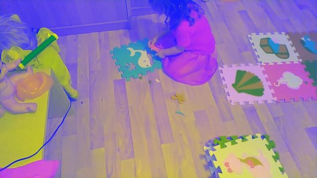 Как собрать детский коврик? Варя собирает коврик трансформер смотреть онлайн