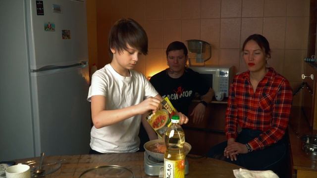 Готовим с папой. Семья Скореевых // ЦКР онлайн. смотреть онлайн