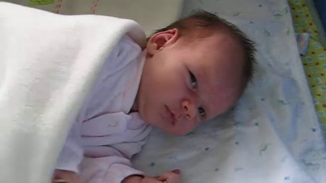 Полина в кроватке смотреть онлайн