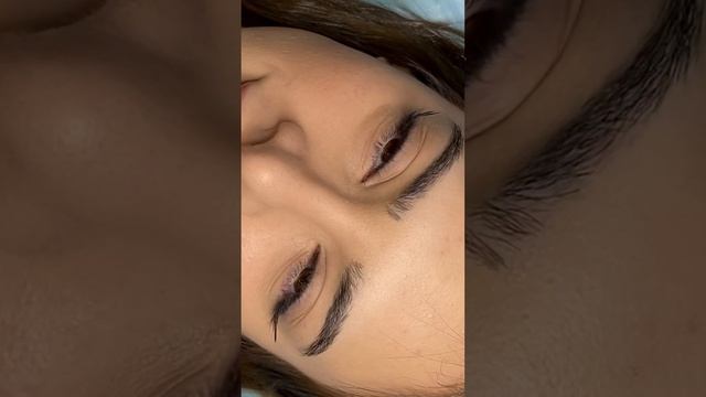 эффект стрелочки ✨ #ресницы #наращиваниересниц #lashes #lashesfordays #eyelashes #юмормастеров смотреть онлайн