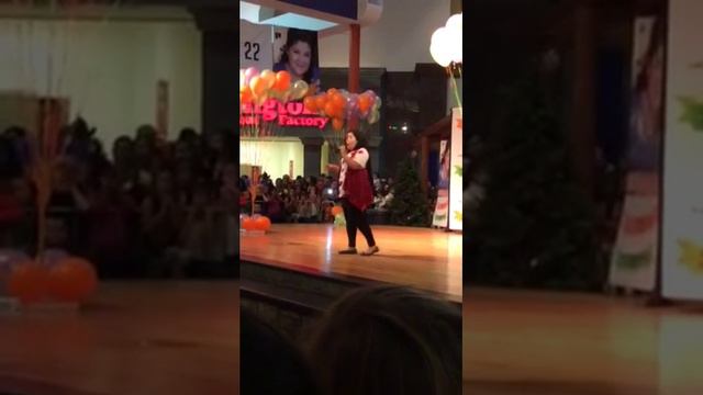 Raini Rodriguez performing Rocking Around the Christmas Tre смотреть онлайн