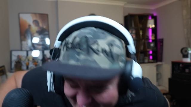 Daz Watches Married 30 Year Age Gap смотреть онлайн