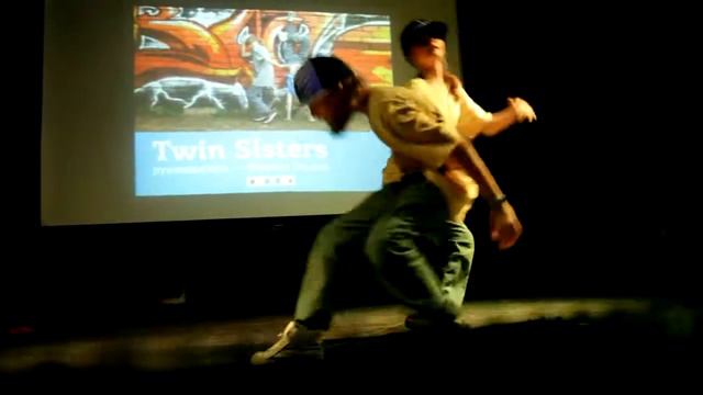 Twin Sisters смотреть онлайн