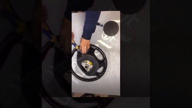 Come rimuovere l'airbag volante Subaru Impreza 2003 - Dr.Volant смотреть онлайн