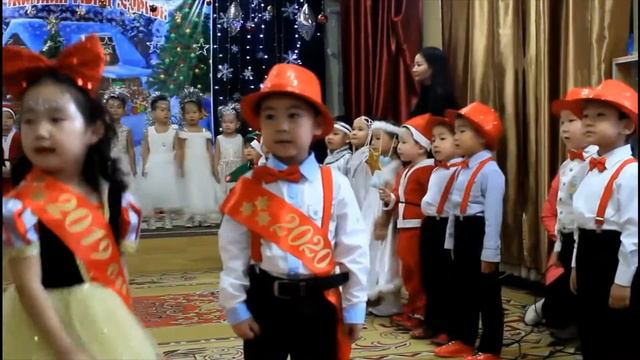 Ахлах бүлэг Үлгэрийн шинэ жил 3 р хэсэг смотреть онлайн