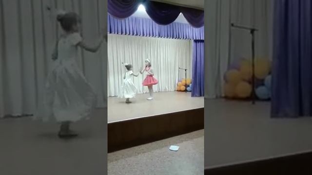 Танец "Куклы". Ленивая Соня, Арбиева Настя. 2 класс. смотреть онлайн