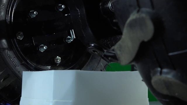Как заменить масло в редукторе на сельхозмашине HUTER 1 смотреть онлайн